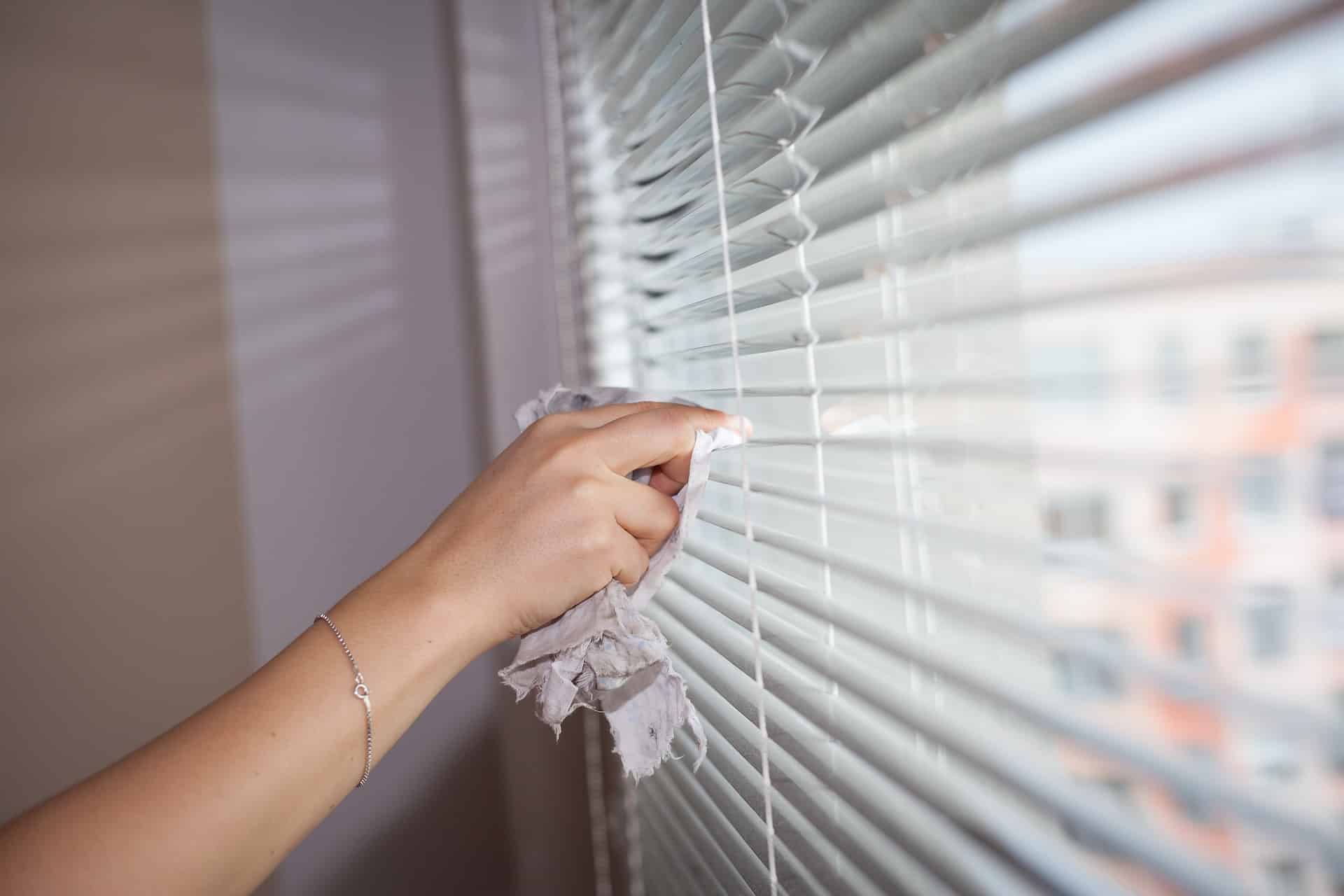 The Correct Way To Safely Clean Your Blinds   Image3 